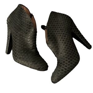 Aliaia Paris sz 37 heels booties